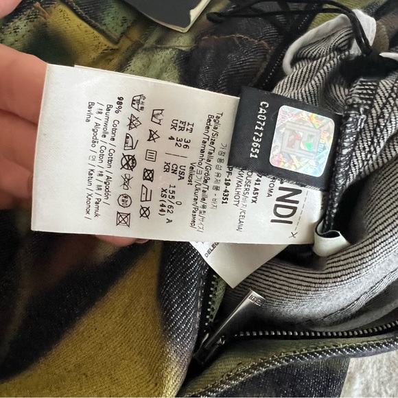 NWT FENDI DENIM HIGH WAIST SHORTS WITH GREEN PRINT SIZE 38 ITALIAN / size 0-2 - Picture 5 of 5